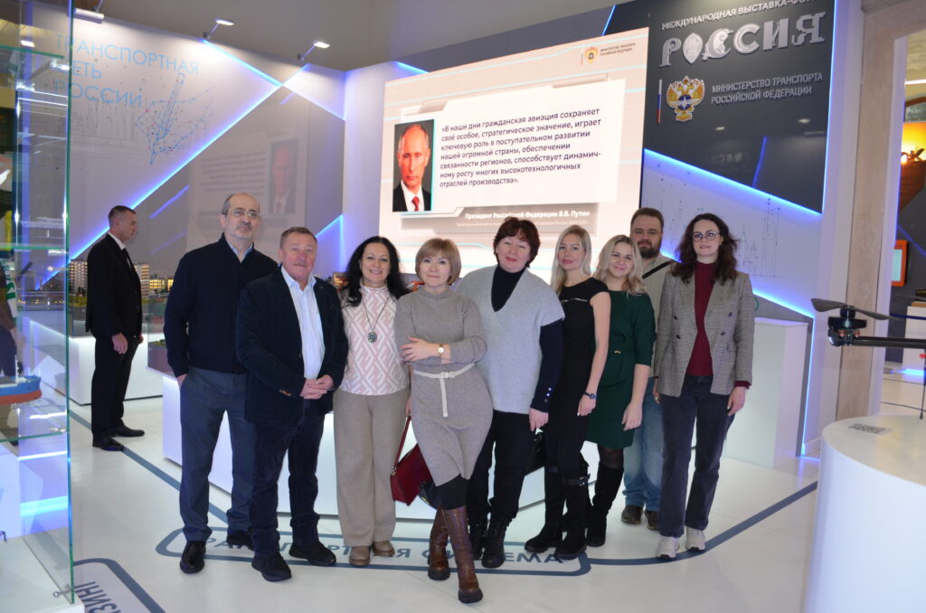 Сотрудники ЦКБ ГА на выставке "Россия в движении"
